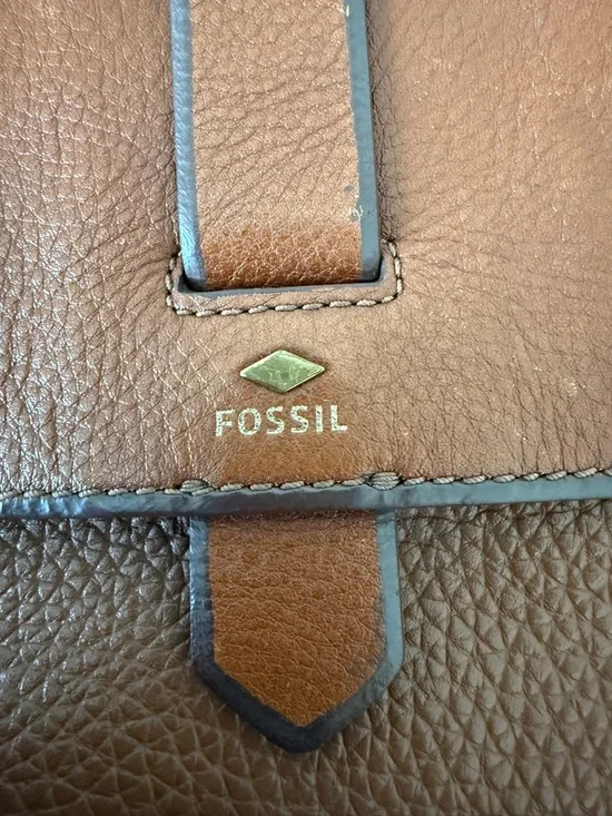 Fossil Kinley Small Leather Crossbody Bag with Key Charm - Picture 10 of 10